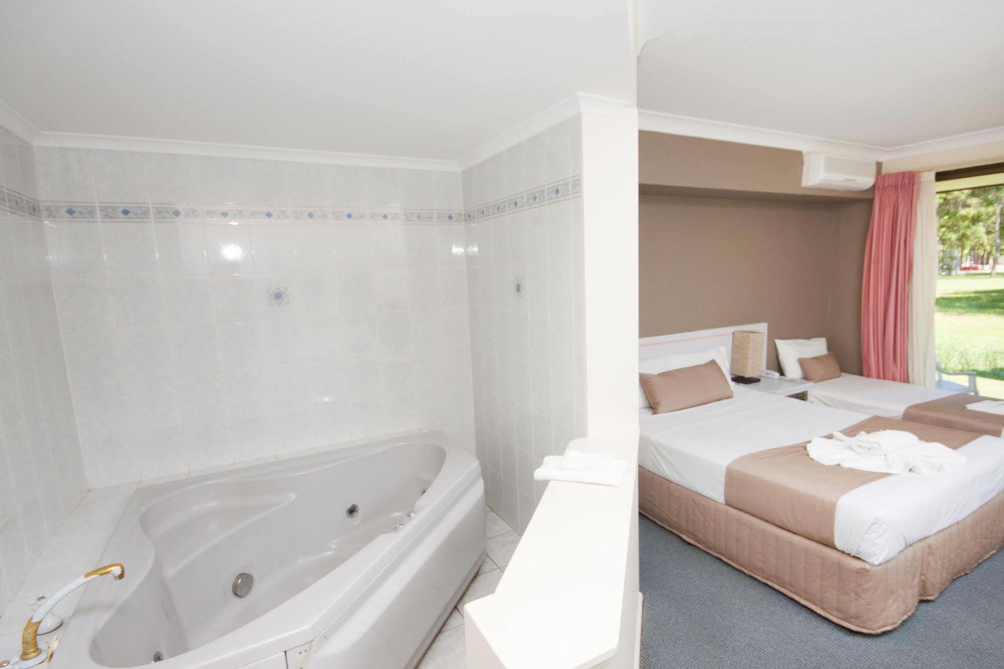 Island Palms Motor Inn Форстер Екстер'єр фото